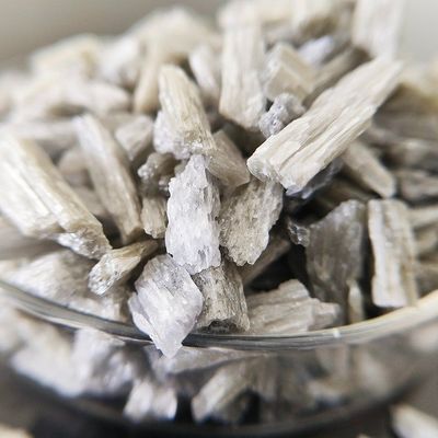 Buen precio Mullite fundido blanco fundible para revestimiento aislante y protección térmica en hornos de vidrio en línea