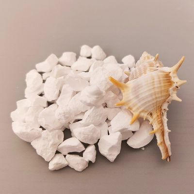 Harga yang bagus 3.56g/Cm3 99% Alumina Tabular Sintering Alumina 5mm-10mm Putih Tabular Alumina Lump on line